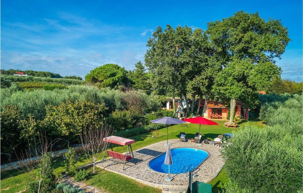 Nice Home In Medulin With Outdoor Swimming Pool