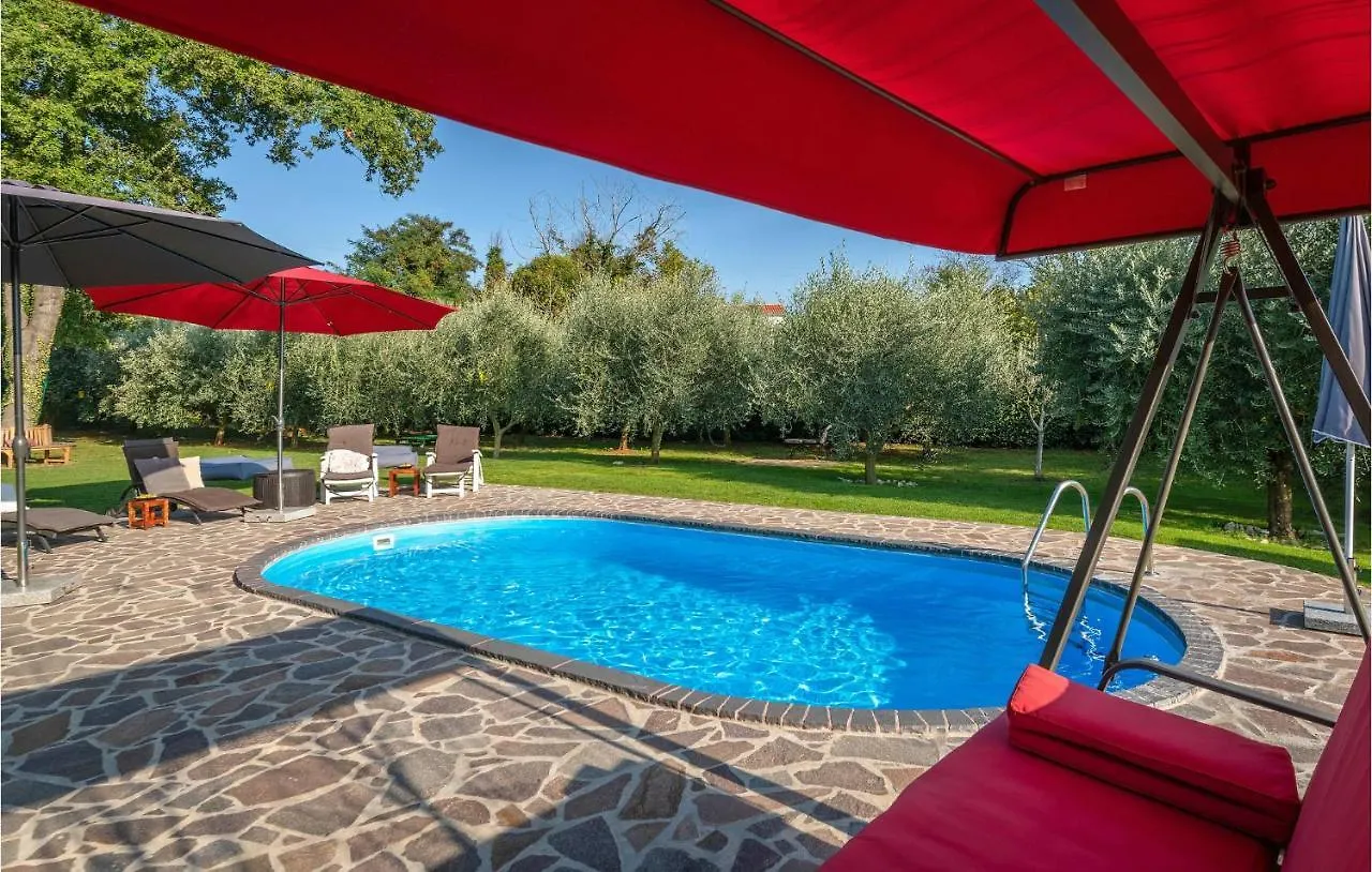 Nice Home In Medulin With Outdoor Swimming Pool